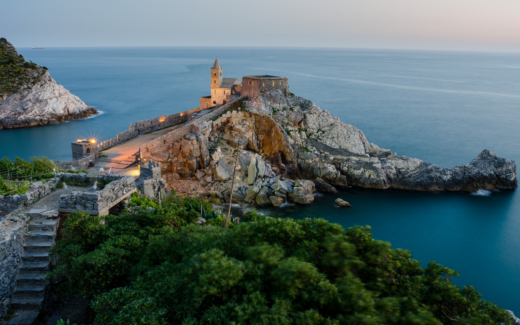 Chiesa di San Pietro Portovenere appartamento vacanze Il Grottino di Sarzana